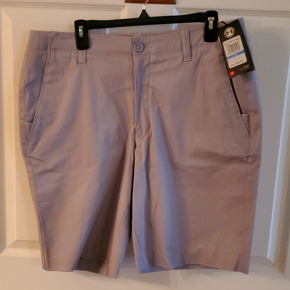 Nwt men's Under Armour shorts, gray